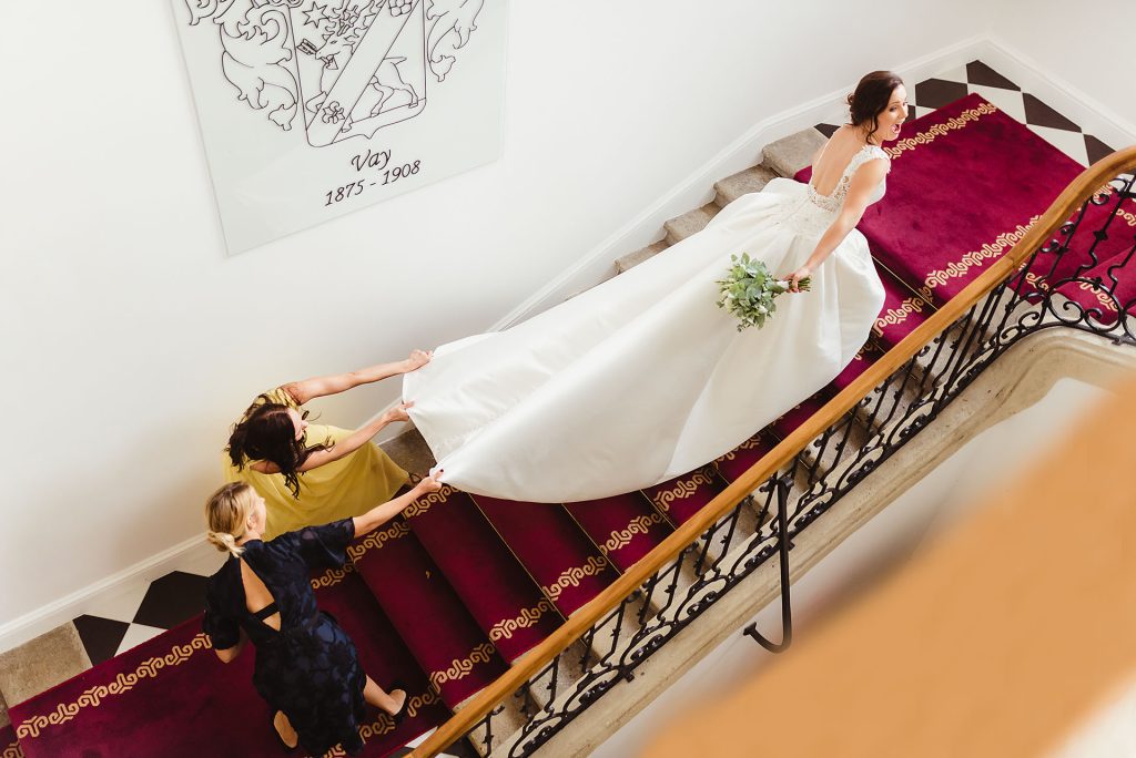 Koncertny fotograf zeny hostina elegantna