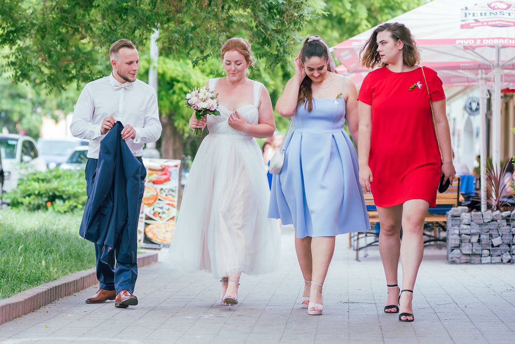 Kreativne fotenie hostina svadobcania zamocky park romanticky