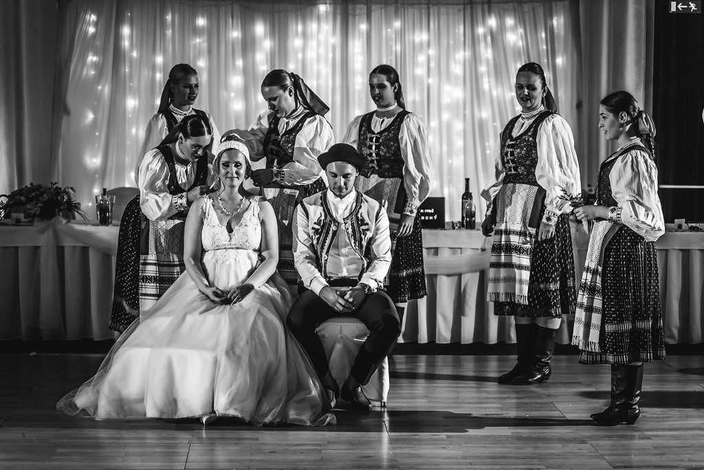 Kreativny fotografka boho svadobna dedina