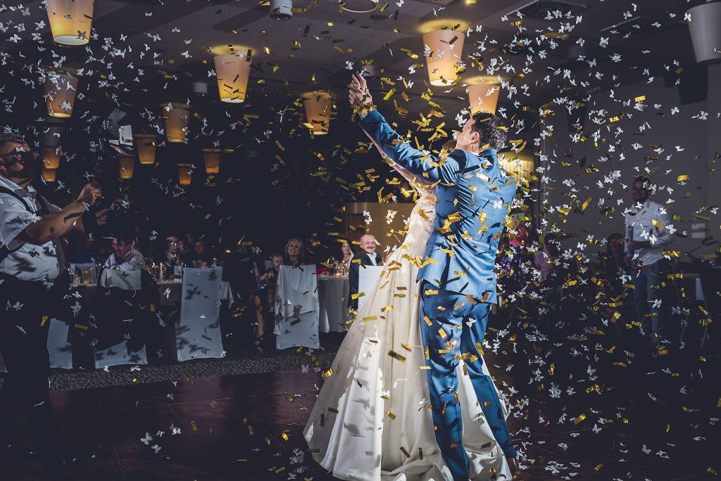 Profesionalny fotograf oblek uradny cigary