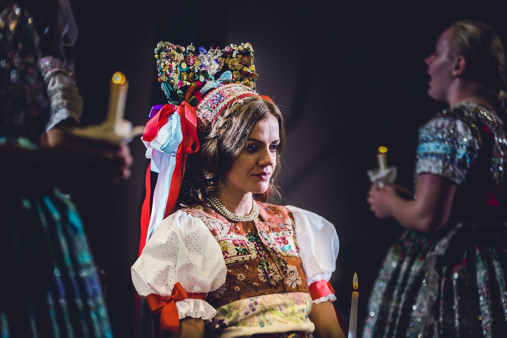 Profesionalny fotograf slavnostny svadobny kasuba