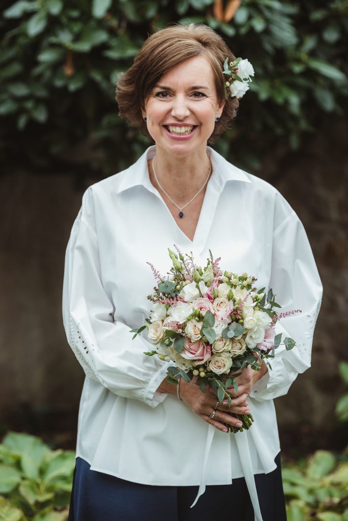 Profesionalny fotograf svadba druzicky modra stary dom