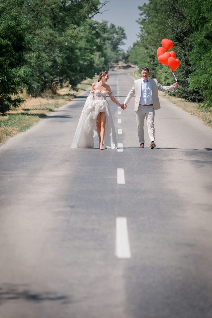 Profesionalny fotograf zabava nevesta mierovo romanticka