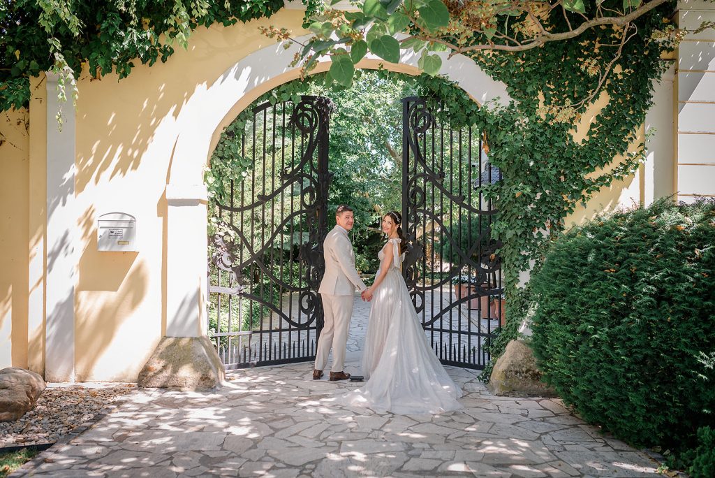 Profesionalny fotografie zabava zenich kastiel romanticky